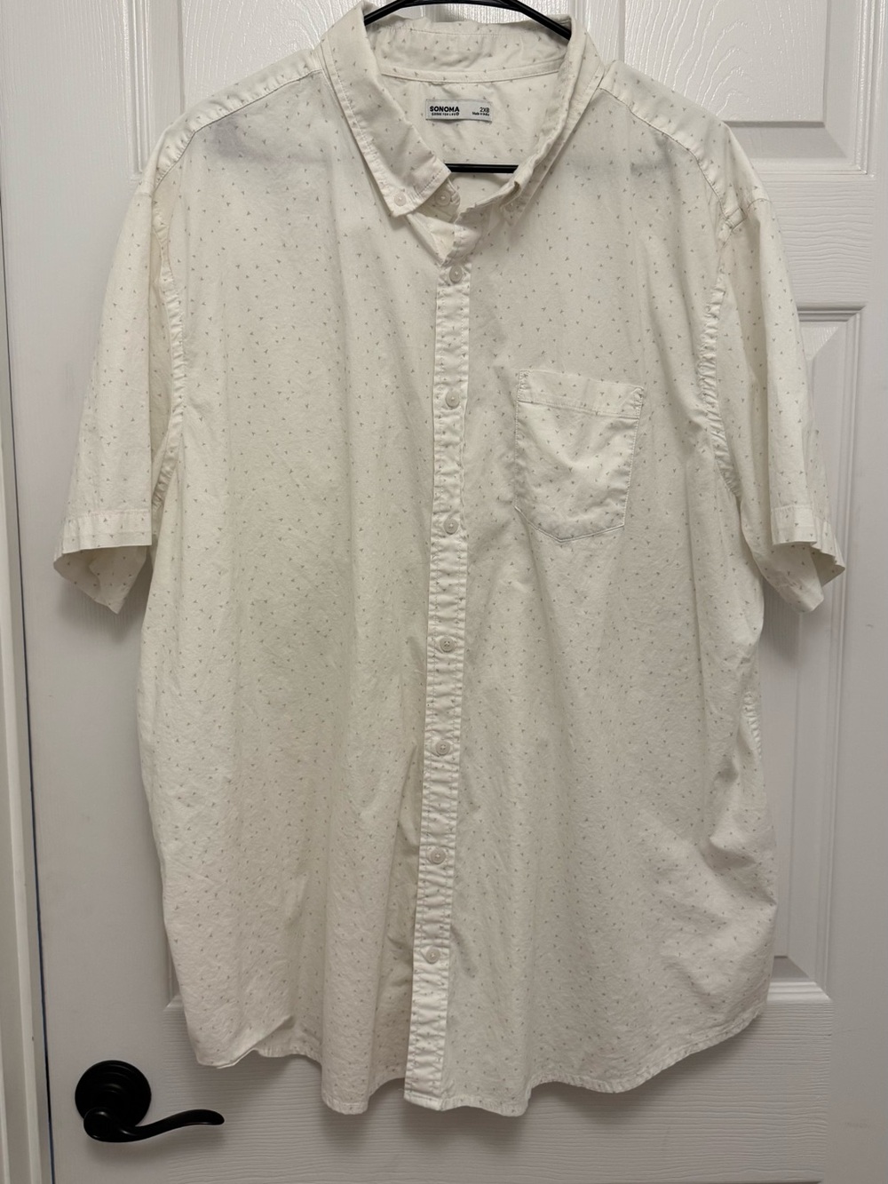 Sonoma White Short-Sleeve Button-Down Shirt with Subtle Dot Pattern